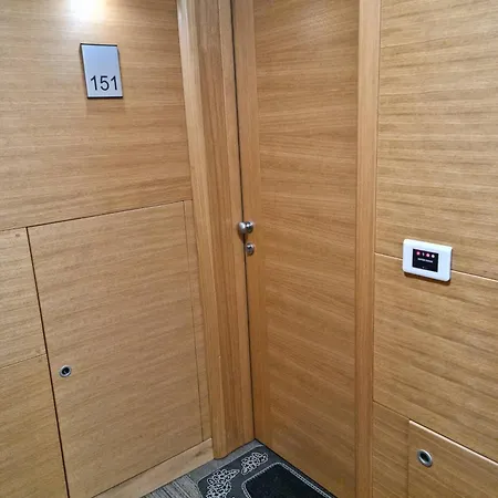 151 U